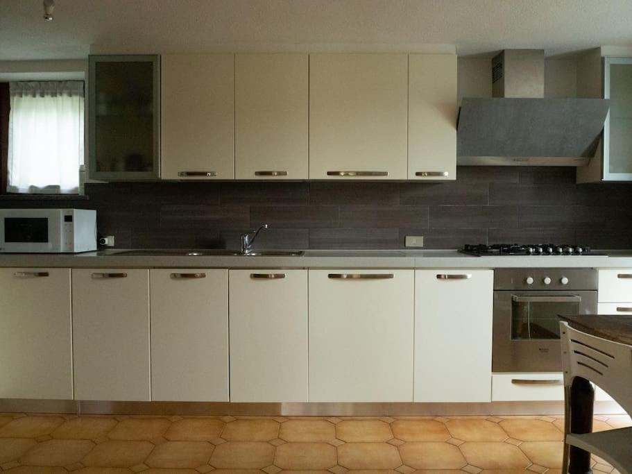 La Tua Villa Sul Lago - Casa Kollegger Luino Bagian luar foto