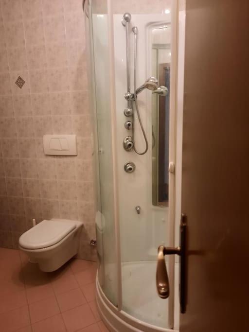 La Tua Villa Sul Lago - Casa Kollegger Luino Bagian luar foto