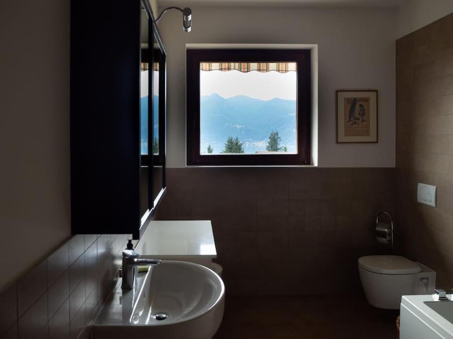 La Tua Villa Sul Lago - Casa Kollegger Luino Bagian luar foto