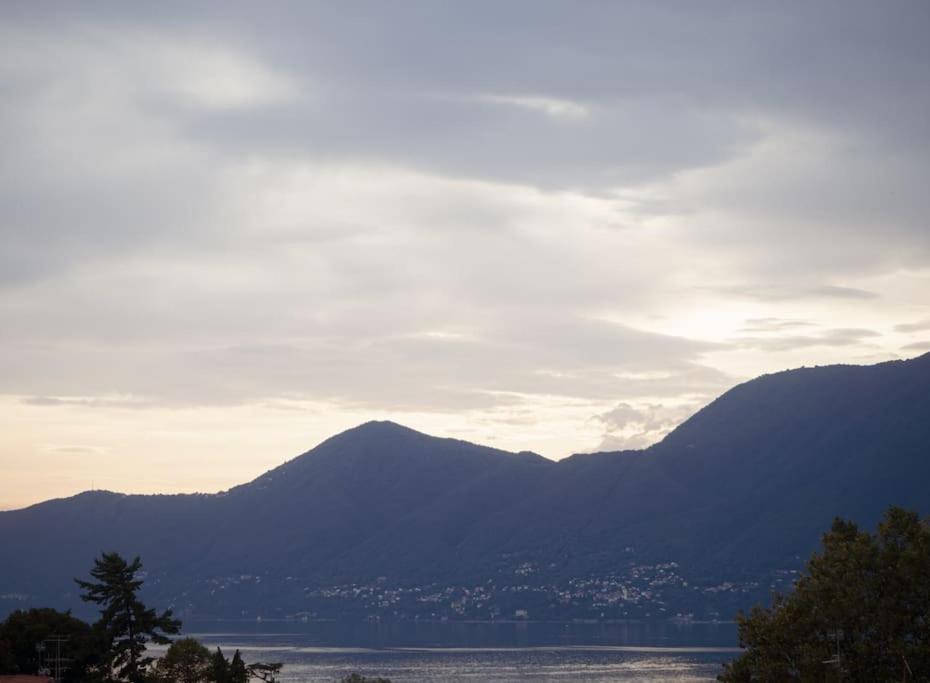 La Tua Villa Sul Lago - Casa Kollegger Luino Bagian luar foto